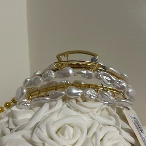 Wedding / formal hair clip Pearl style Claw clip in white & Gold